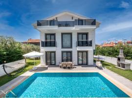 Hotel Photo: Modern newly built 4 bedroom villa with pool and garden in Central Hisaronu