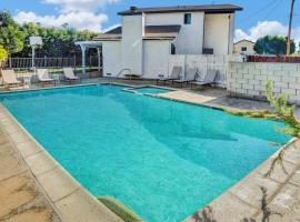 Hotel Photo: A Super Private LA home with Amazing Design and Pool & Spa