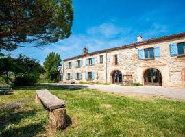 Fotos de Hotel: Chambres et table d'hôtes - Les Jardins de la Longagne