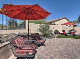 A picture of the hotel: Sun-Dappled Goodyear Home with Hot Tub and Fire Pit
