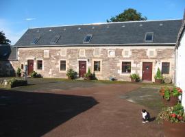 Hotel Photo: Corehouse Farm Cottages - Dairy, Granary & Sawmill