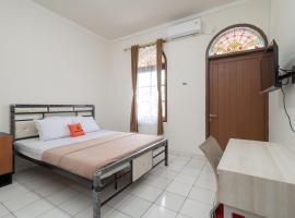 รูปภาพของโรงแรม: KoolKost Syariah @ Cempaka Putih (Minimum Stay 6 Nights)