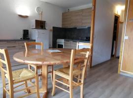 होटल की एक तस्वीर: Appartement Saint-Jean-d'Aulps, 1 pièce, 5 personnes - FR-1-573-89