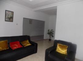 Хотел снимка: Great Secured 1Bedroom Service Apartment ShortLet-FREE WIFI - Peter Odili RD - N28,000