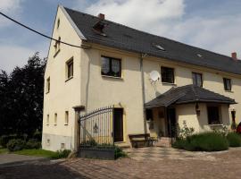 A picture of the hotel: Schwalbennest Kaisitz