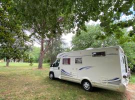 Hotel Photo: Camping car Canal du Midi