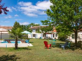 酒店照片: Gite 4 personnes avec piscine entre Saintes et Royan