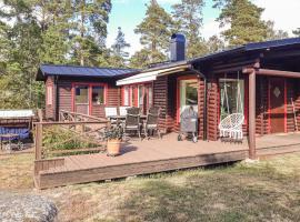 A picture of the hotel: Awesome Home In Grdinge With 4 Bedrooms, Sauna And Wifi