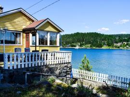 होटल की एक तस्वीर: Nice Home In Nordre Frogn With Kitchen