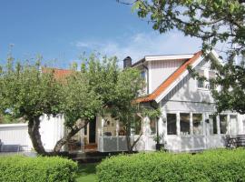 A picture of the hotel: Beautiful Home In Vstra Frlunda With 3 Bedrooms, Sauna And Wifi