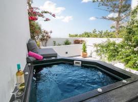 Hotel Photo: Sensia Luxury Studio with Hot tub