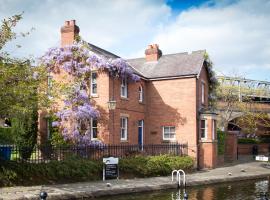 Zdjęcie hotelu: Lock Keepers Cottage - Detached House in the city