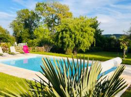 होटल की एक तस्वीर: Les Mazades à 10 min de Périgueux avec piscine chauffée, meublé de tourisme classé 3 étoiles