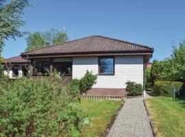 Hotel Photo: 4 Bedroom Stunning Home In Borrby