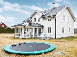 Hotel Photo: 4 Bedroom Nice Home In Karlstad