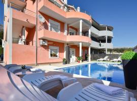 Hotel Photo: Nice Apartment In Solin With Outdoor Swimming Pool, Wifi And 3 Bedrooms