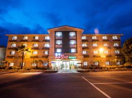 Chamonix Resort, hotel in Seogwipo