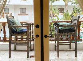 Modern Hamilton Cove Villa w/golf cart, hotel em Avalon