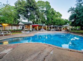 Hotel Photo: Shoestrings Backpackers Lodge Vic Falls