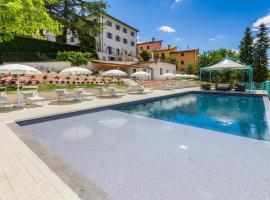 Photo de l’hôtel: Cheerful holiday home in Serravalle di Chienti with garden