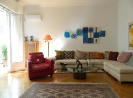 Hotel Photo: Elegant 3BD apartment in Kolonaki