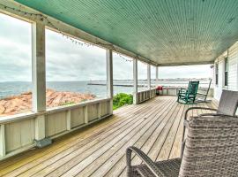 Foto di Hotel: Historic Cottage with Beautiful Oceanfront View