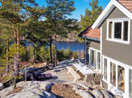 Lovely Home In Risør With Sauna, ξενοδοχείο σε Risor