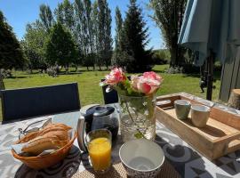 Foto do Hotel: Le Vieil Home, au pied de la cité médiévale