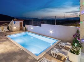 Hotel Foto: Beautiful Home In Ruda With Outdoor Swimming Pool, Wifi And 3 Bedrooms