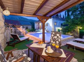 Hotel Photo: Amazing Home In Srinjine With 2 Bedrooms, Wifi And Outdoor Swimming Pool