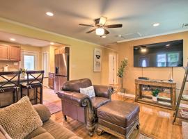 Hotel Photo: Updated Savannah Hideaway with Luxury Backyard!