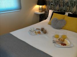 Naturalayos con jacuzzi privado, Hotel in Pelayos de la Presa