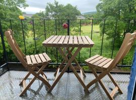 Hotel Foto: Riverbank Cottage Lake District Double Balcony