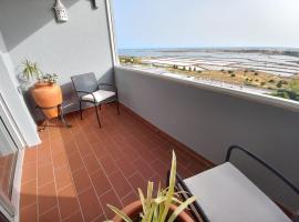 A picture of the hotel: Sea View Apartment
