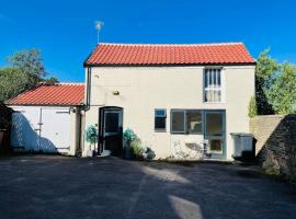 Hotel Photo: Light Airy Detached Annex 2 Min Walk Train Station