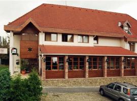 Hotel Photo: Il Gallo Nero - Fekete Kakas Étterem és Panzió