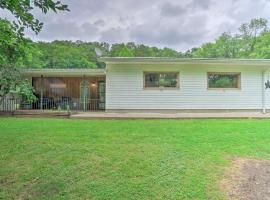 Hotel Foto: Quaint Zanesville Home with Game Room and Yard!