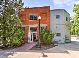 Hotel fotografie: Historic Dtwn Loveland Home Expansive Patio!