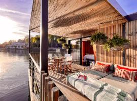 Hotel fotoğraf: Brindos, Lac & Château - Relais & Châteaux - Anglet Biarritz