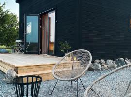 Field View Cabin, hotel in Örebro