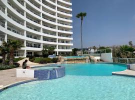 صور الفندق: Beachfront 4 BR Penthouse - Pool Steps to Beach & Mins to Downtown
