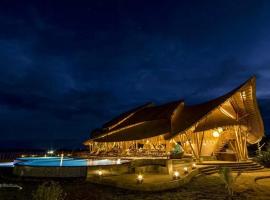 Tanoma Sumba, hotel en Maujawa