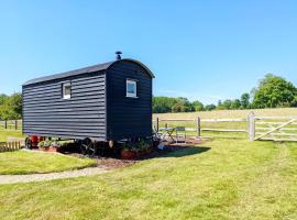 Hotel kuvat: Crabden Shepherd Hut - Blendworth