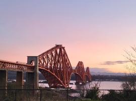 Hotel fotoğraf: Three Bridges Waterfront