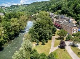 Logis Hôtel Restaurant Les 2 Rives - A75, en bordure de rivière