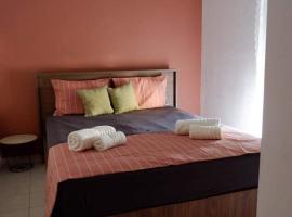 Hotel fotoğraf: Quiet apartment with easy access to attractions.
