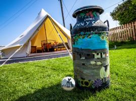 Yr Wyddfa Bell Tent - Pen Cefn Farm, Abergele, Conwy, ξενοδοχείο σε Abergele