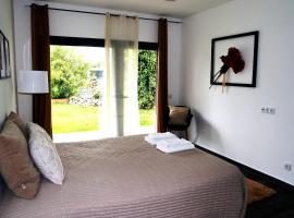 A picture of the hotel: Garden Apartment Dona Amélia