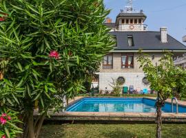 A picture of the hotel: Casa marinera con piscina y jardín.