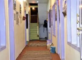 MANOKUR - E- BASA HOTEl